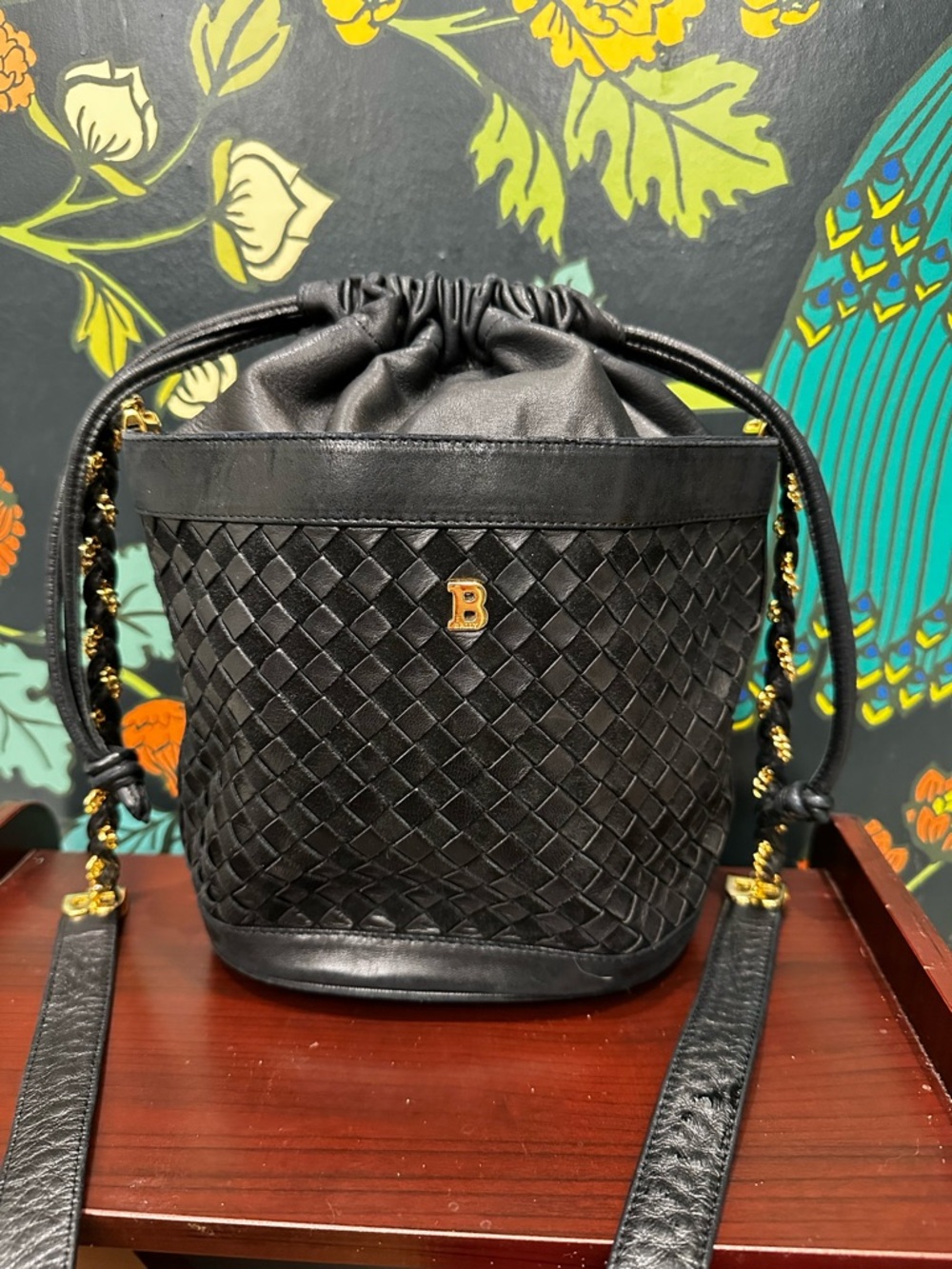 Vintage Bally Black Woven Lambskin Bucket Bag | Mid-1980s | Braided Chain Strap - Picture 3 of 15